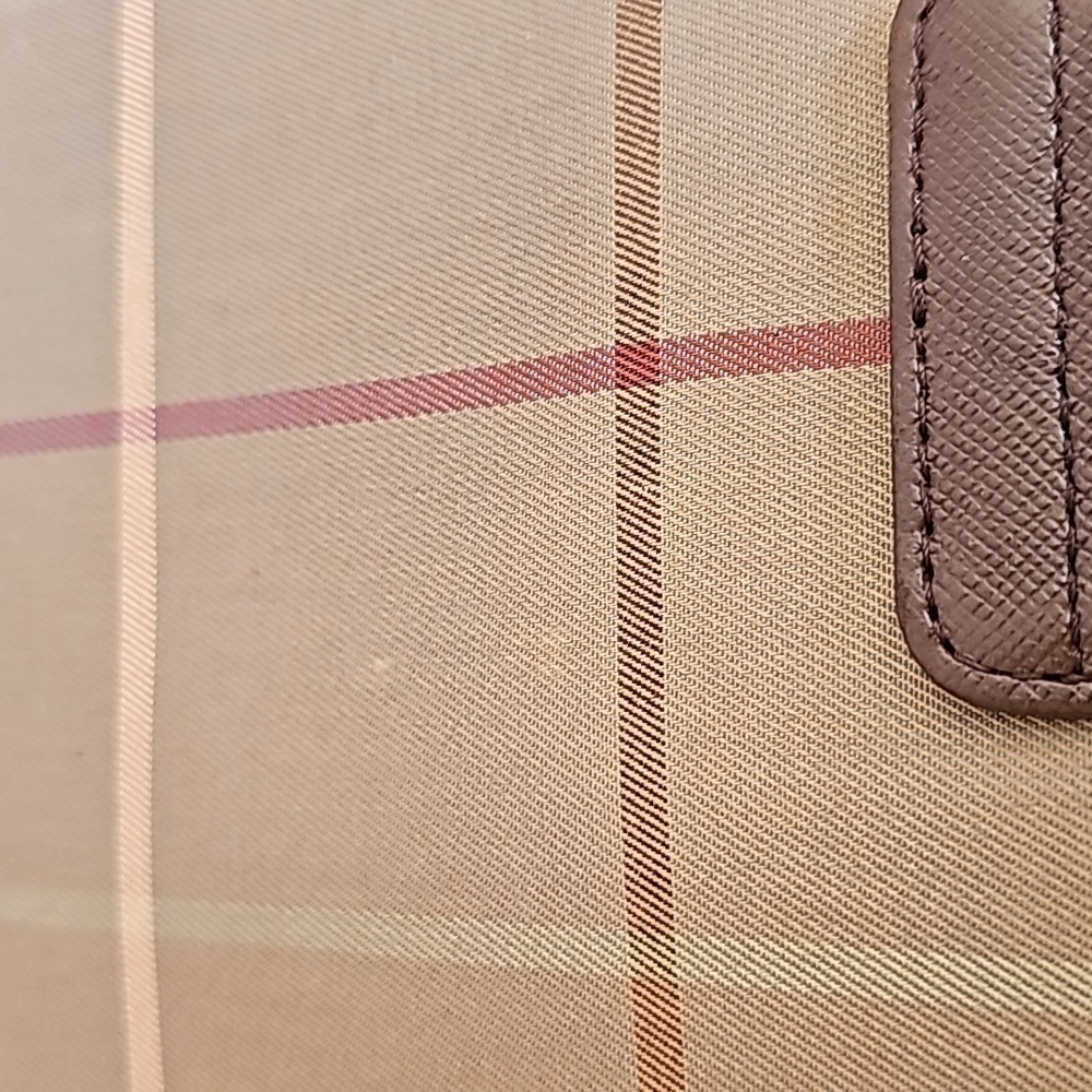 Burberrys Check Shoulder Bag - Picture 16 of 17